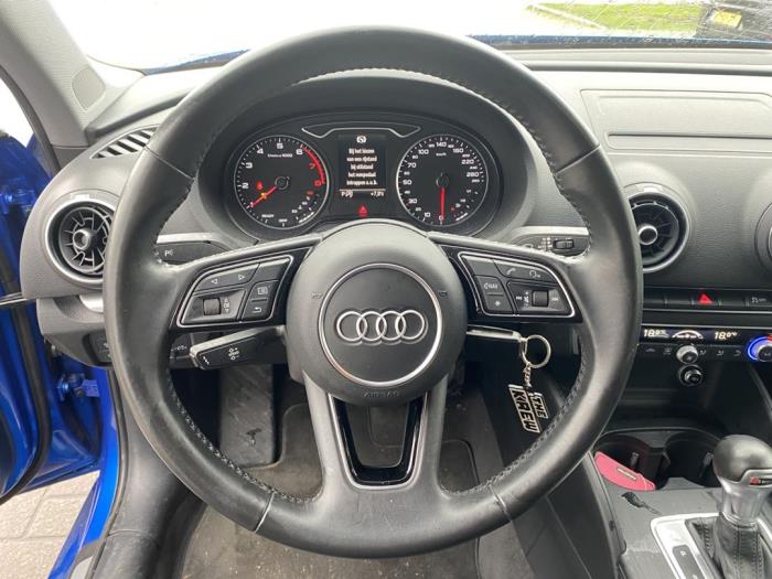 Audi A3 Limousine 1.0 TFSI 12V Skrotfordon (2018, BLAUW)