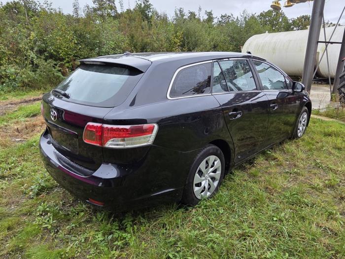 Toyota Avensis Wagon 2.0 16V D-4D-F Skrotfordon (2012, ZWART)
