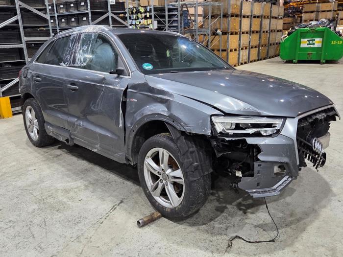 Audi Q3 2.0 TDI 16V 150 Quattro Skrotfordon (2015, GRIJS)