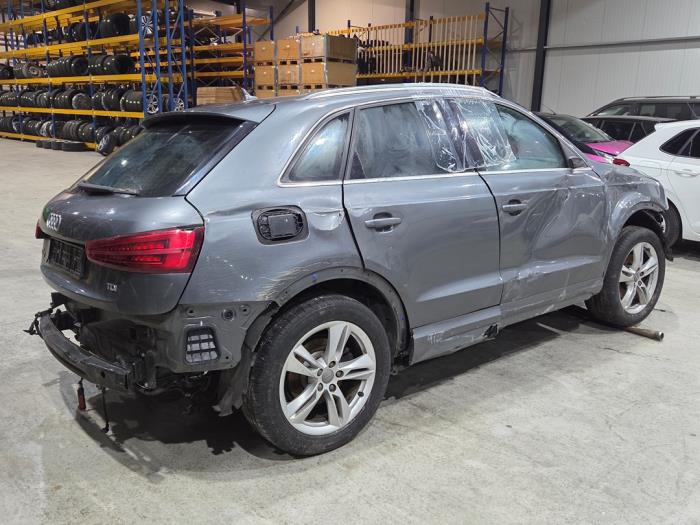 Audi Q3 2.0 TDI 16V 150 Quattro Skrotfordon (2015, GRIJS)