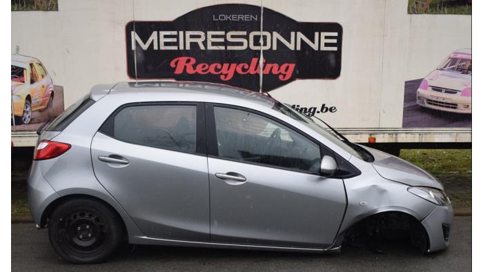 Mazda 2 1.3 16V S-VT Skrotfordon (2012, GRIJS)