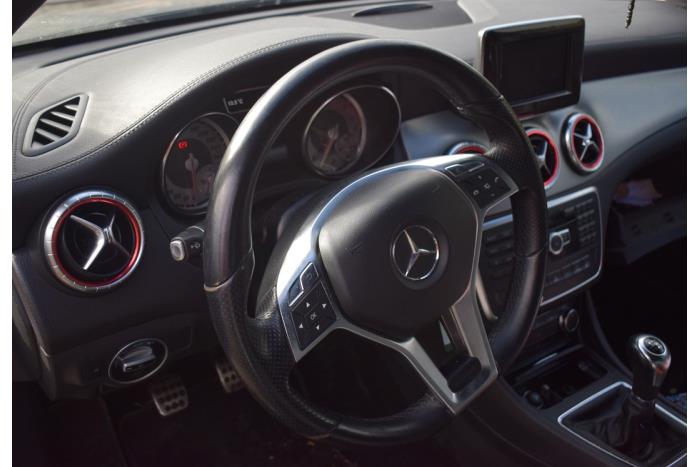 Mercedes CLA 1.8 CLA-200 CDI 16V Sloopvoertuig (2014, Metallic, Grijs)