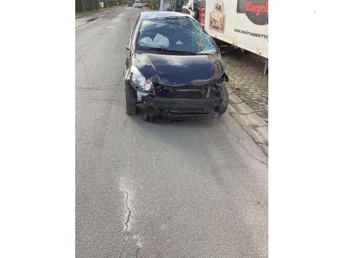 Toyota Yaris III 1.0 12V VVT-i Sloopvoertuig (2014, Zwart)