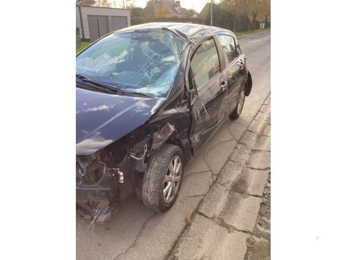 Toyota Yaris III 1.0 12V VVT-i Sloopvoertuig (2014, Zwart)