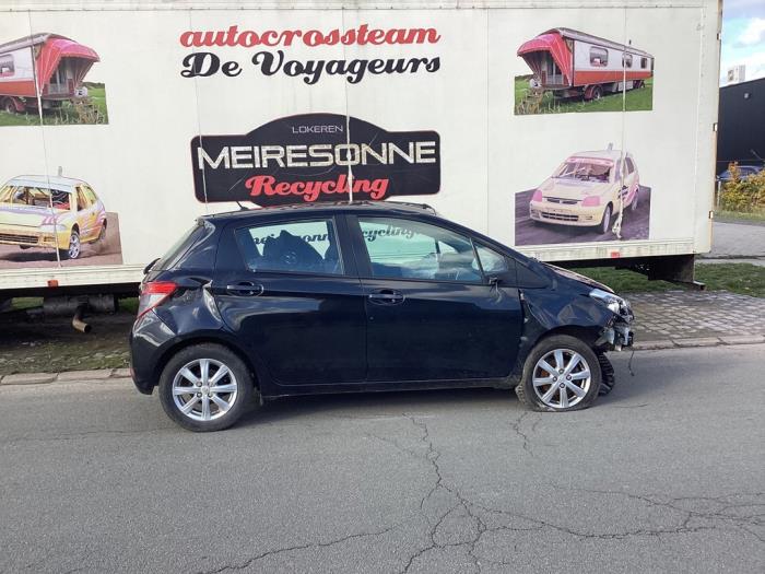 Toyota Yaris III 1.0 12V VVT-i Sloopvoertuig (2014, Zwart)