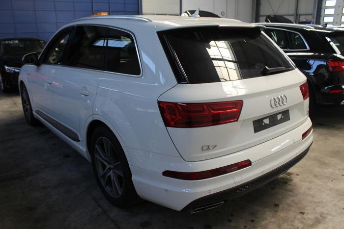 Audi Q7 3.0 TFSI V6 24V Skrotfordon (2017, METALLIC WIT)
