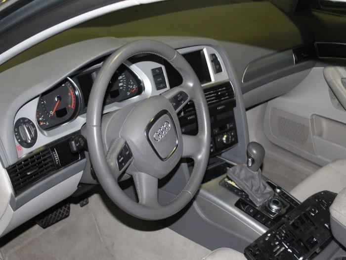 Audi A6 Avant 2.0 TDI 16V Skrotfordon (2010, METALLIC ZILVER)