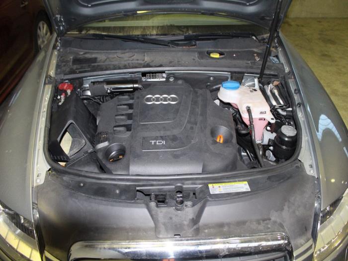 Audi A6 Avant 2.0 TDI 16V Skrotfordon (2010, METALLIC ZILVER)