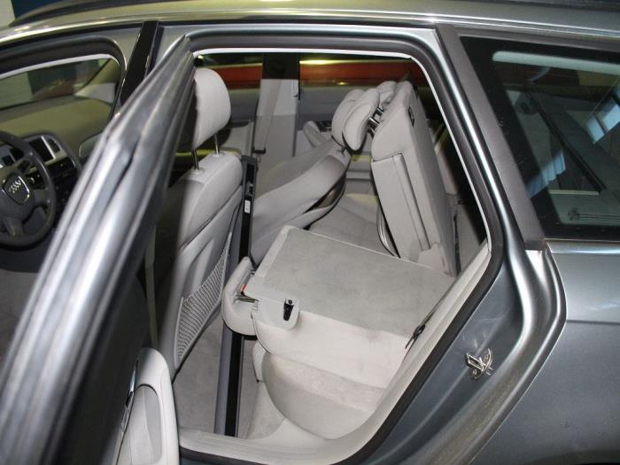 Audi A6 Avant 2.0 TDI 16V Skrotfordon (2010, METALLIC ZILVER)