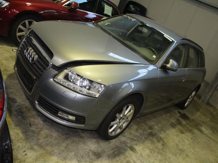 Audi A6 Avant 2.0 TDI 16V Skrotfordon (2010, METALLIC ZILVER)
