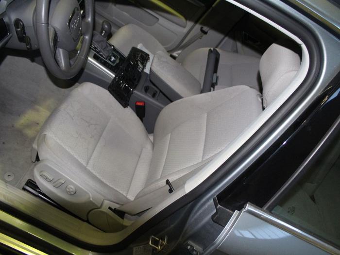 Audi A6 Avant 2.0 TDI 16V Skrotfordon (2010, METALLIC ZILVER)