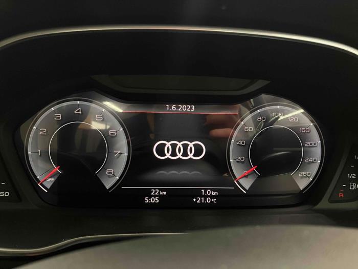 Audi Q3 1.5 35 TFSI 16V Skrotfordon (2022, METALLIC WIT)