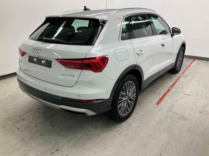 Audi Q3 1.5 35 TFSI 16V Skrotfordon (2022, METALLIC WIT)