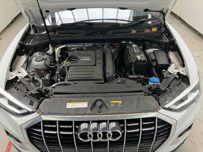 Audi Q3 1.5 35 TFSI 16V Skrotfordon (2022, METALLIC WIT)