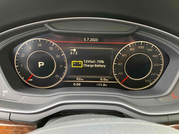 Audi A4 Quattro 2.0 TFSI 16V Sloopvoertuig (2017, Metallic, Zwart)