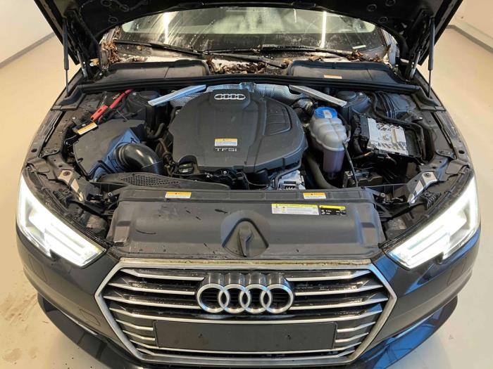 Audi A4 Quattro 2.0 TFSI 16V Sloopvoertuig (2017, Metallic, Zwart)