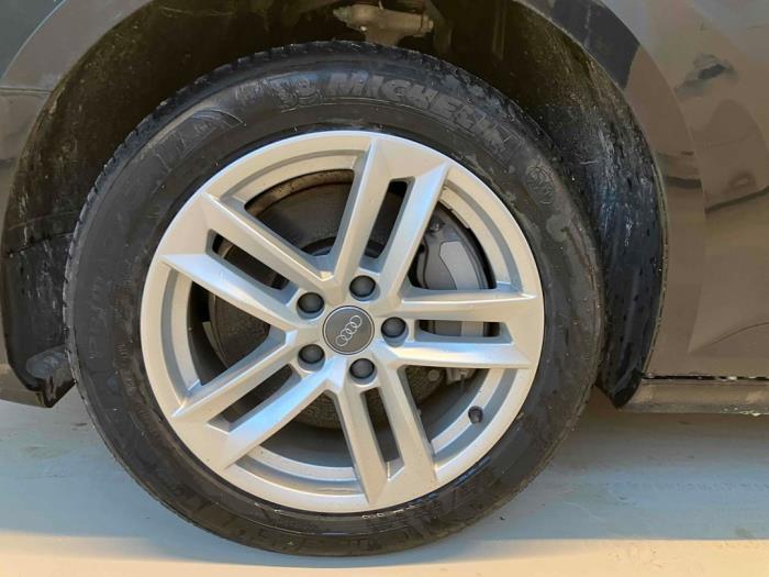 Audi A4 Quattro 2.0 TFSI 16V Sloopvoertuig (2017, Metallic, Zwart)