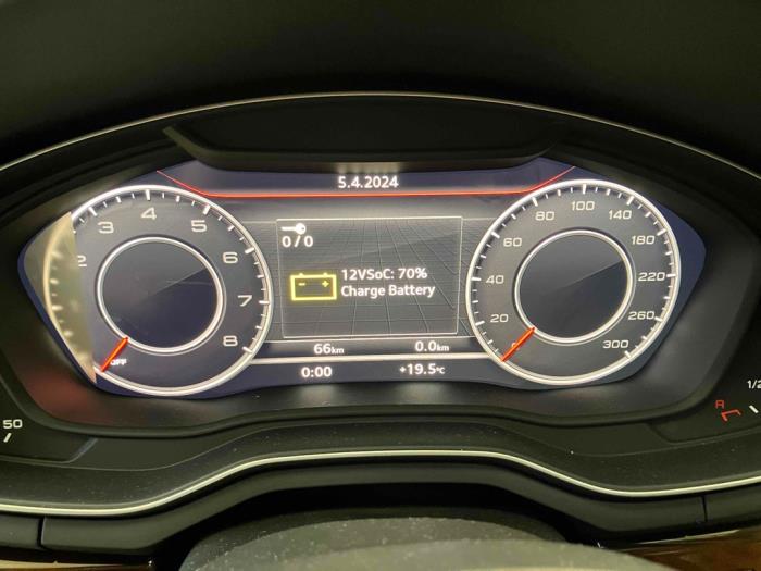 Audi A4 Quattro 2.0 TFSI 16V Salvage vehicle (2016, Metallic, Black)