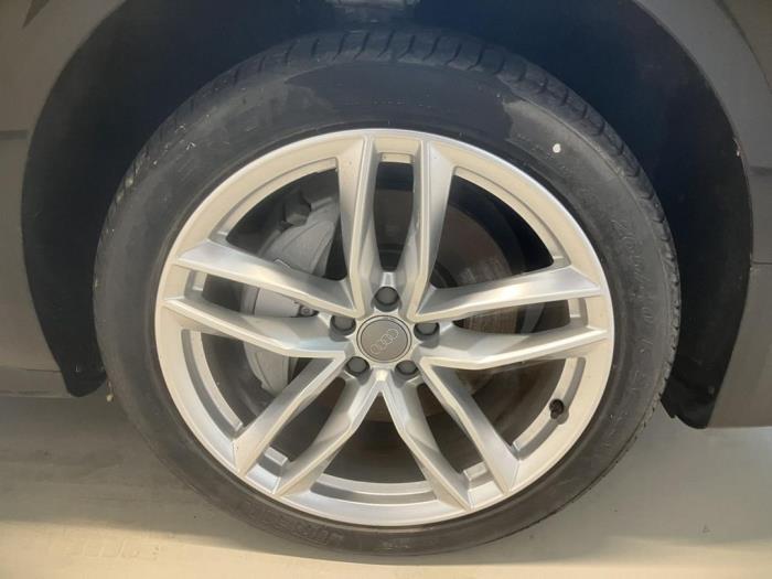 Audi A8 3.0 TDI V6 24V Quattro Sloopvoertuig (2017, Metallic, Zwart)