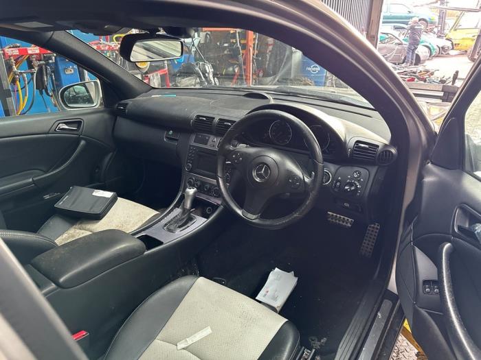 Mercedes C Sportcoupé 2.2 C-200 CDI 16V Skrotfordon (2009, ZILVER)