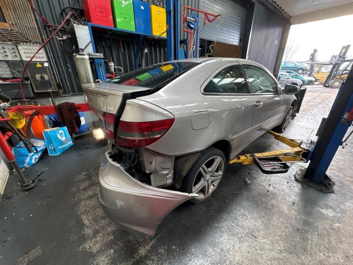 Mercedes C Sportcoupé 2.2 C-200 CDI 16V Skrotfordon (2009, ZILVER)