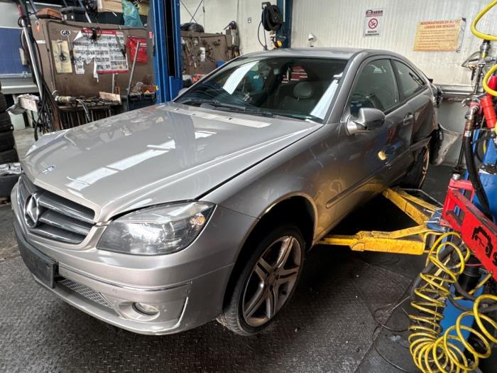 Mercedes C Sportcoupé 2.2 C-200 CDI 16V Skrotfordon (2009, ZILVER)