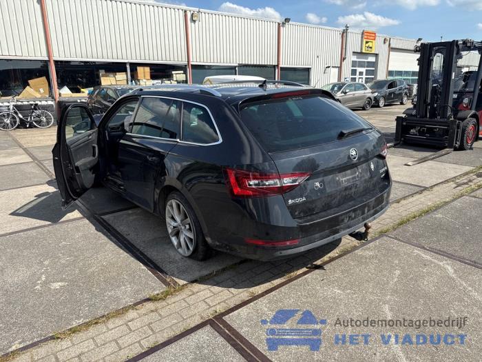 Skoda Superb Combi 2.0 TDI 4x4 Samochód złomowany (2018, Czarny)