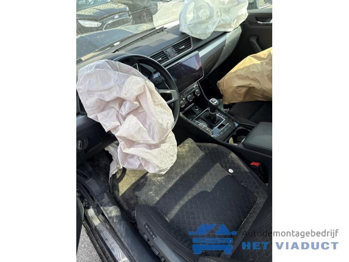 Skoda Superb Combi 2.0 TDI 4x4 Samochód złomowany (2018, Czarny)