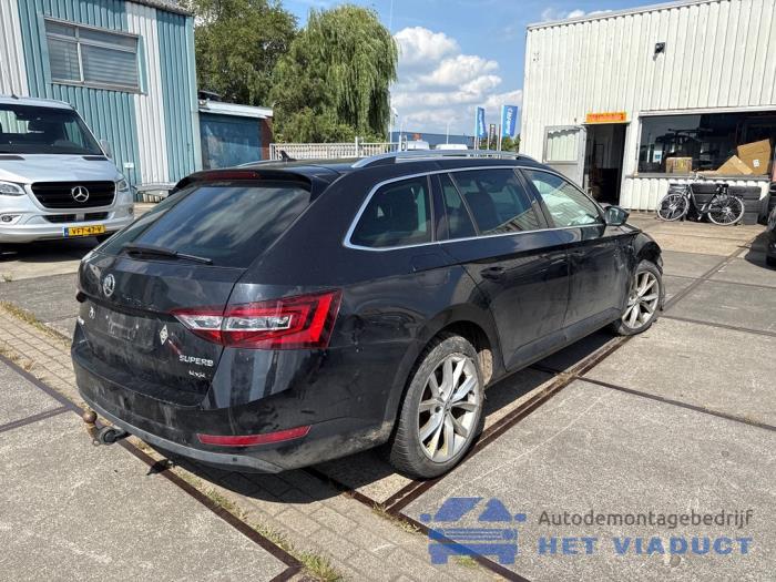 Skoda Superb Combi 2.0 TDI 4x4 Samochód złomowany (2018, Czarny)