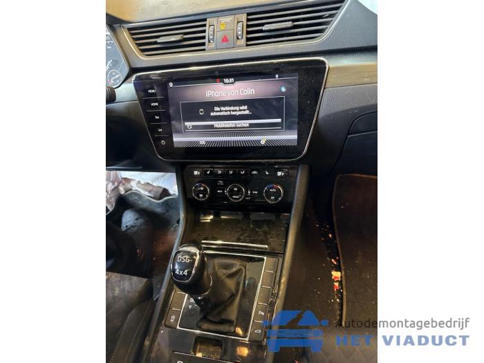 Skoda Superb Combi 2.0 TDI 4x4 Samochód złomowany (2018, Czarny)