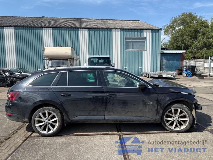 Skoda Superb Combi 2.0 TDI 4x4 Samochód złomowany (2018, Czarny)