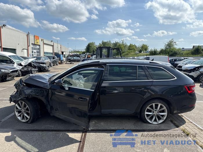 Skoda Superb Combi 2.0 TDI 4x4 Samochód złomowany (2018, Czarny)