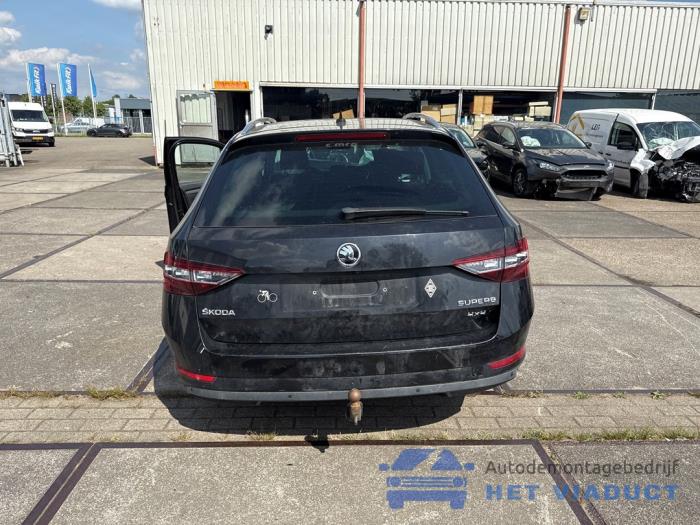 Skoda Superb Combi 2.0 TDI 4x4 Samochód złomowany (2018, Czarny)