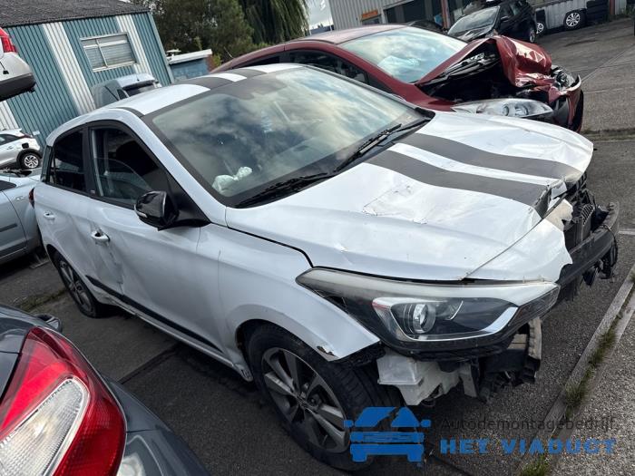 Hyundai i20 1.1 CRDi VGT 12V Samochód złomowany (2015, Bialy)