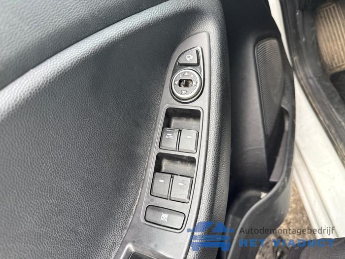 Hyundai i20 1.1 CRDi VGT 12V Samochód złomowany (2015, Bialy)