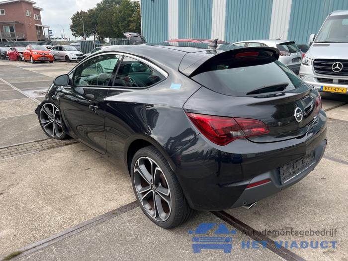 Opel Astra J GTC 2.0 CDTI 16V ecoFLEX Sloopvoertuig (2012, Zwart)