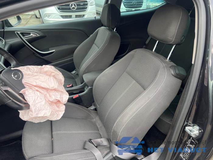 Opel Astra J GTC 2.0 CDTI 16V ecoFLEX Sloopvoertuig (2012, Zwart)