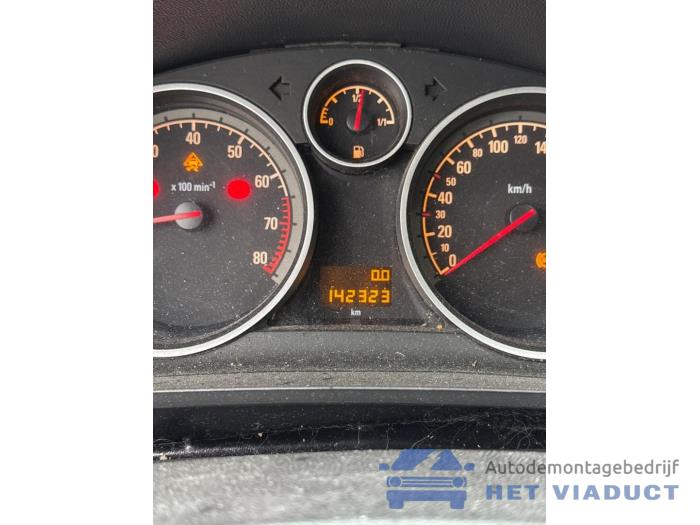 Opel Zafira 1.8 16V Ecotec Samochód złomowany (2011, Szary)