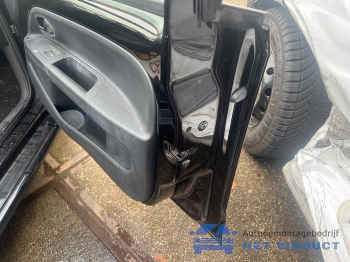 Volkswagen Up! 1.0 12V 60 Skrotfordon (2015, ZWART)