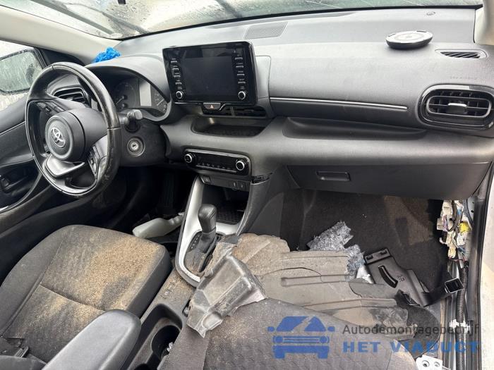 Toyota Yaris IV 1.5 12V Hybrid 115 Sloopvoertuig (2020, Wit)