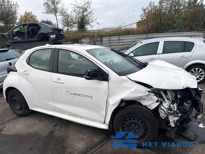 Toyota Yaris IV 1.5 12V Hybrid 115 Sloopvoertuig (2020, Wit)