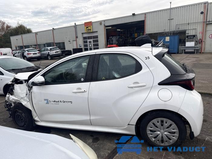 Toyota Yaris IV 1.5 12V Hybrid 115 Sloopvoertuig (2020, Wit)