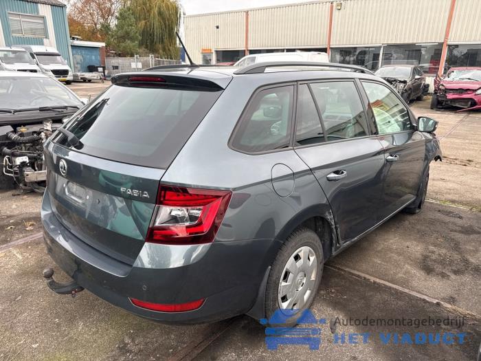 Skoda Fabia III Combi 1.0 TSI 12V Sloopvoertuig (2018, Grijs)