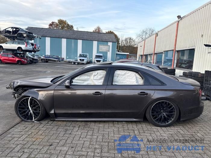 Audi A8 4.2 TDI V8 32V Quattro Skrotfordon (2016, GRIJS)
