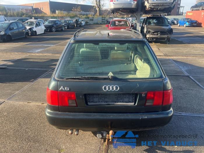 Audi A6 Avant 2.5 TDI Skrotfordon (1996, GROEN)