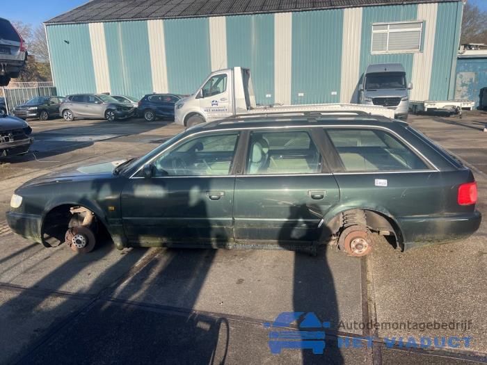 Audi A6 Avant 2.5 TDI Skrotfordon (1996, GROEN)