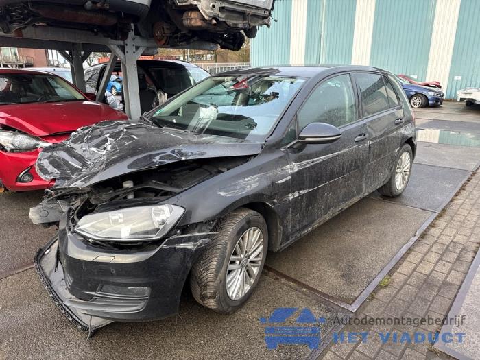 Volkswagen Golf VII 1.2 TSI 16V Skrotfordon (2014, ZWART)