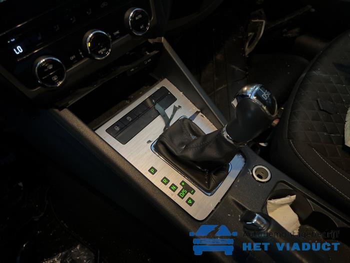 Skoda Octavia Combi 1.6 TDI 16V Skrotfordon (2017, GRIJS)