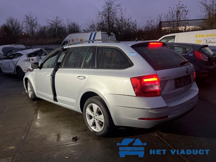 Skoda Octavia Combi 1.6 TDI 16V Skrotfordon (2017, GRIJS)