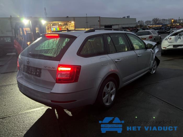 Skoda Octavia Combi 1.6 TDI 16V Skrotfordon (2017, GRIJS)